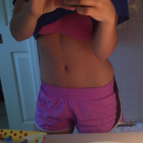 23, full time cosmetic chemist. Height: 5'6 SW: 164 CW:147? Stopped checking the scale. Team no calorie counting. Avi is me...finally!