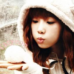 ฉันหมีแท  ร้องนำแห่ง โซนยอชีแดค่ะ เฟรนล์ลี่ น่ารัก รั่ว ต๊อง บ๊อง ซุ่มซ่าม ใจดีนะค่ะ ฟอลแทมาเยอะๆนะค่ะ ฟอลมาแจกจู๊บค๊า~ จ๊วฟ! รักโซวอนค่ะ ^^