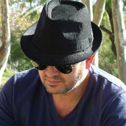 Casado, 03 filhos, Oficial da BM na reserva, Licenciado em História, Especialista em Seg Pub
