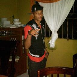 mucha jente me dise k tengo sindrome de grandesa no es es k me acostumbro a lo k boy hacer en mi futuroo...I,m bassaball player ..play for dream