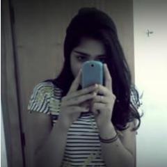 -Sensível, com temperamento forte. Vivo entre o sim e o não, a felicidade foi uma escolha, na qual optei para minha vida e eu sei, que tudo depende só de mim.