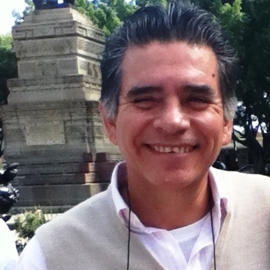 Subiré a la cima para mirar más allá; bajare a la barranca para mirar más acá
