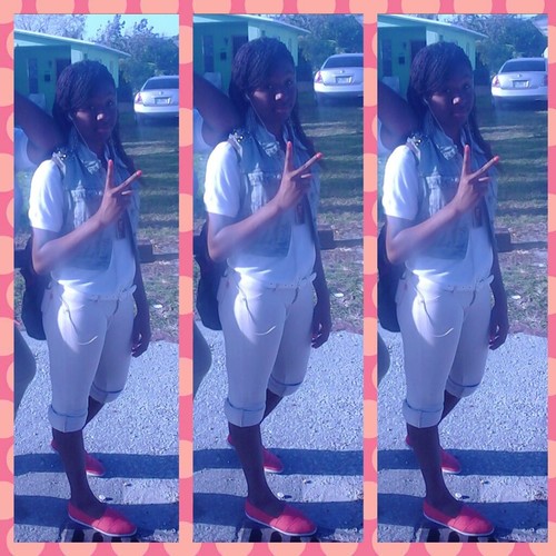 Fuckk All The Bull Shytt . . . FOLLOW ME ( & ] Ill Follow Backk , #Simplee . . . ALSOO ` ---  #FreePooniee · ” ( I Lead ' U Follow :) ` )
