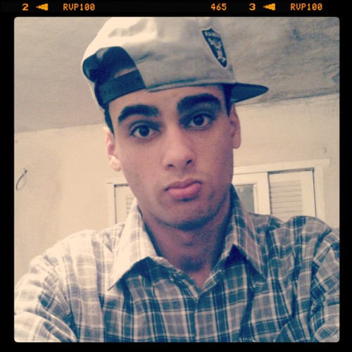 DANILO SAMPAIO ! 16 anos,bla,bla,bla,bla,bla,bla,bla!!!!!!!!!!!!
   Msn:danilosampaio_redshort@hotmail.com add la por favor s2