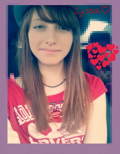 \(^.^)/  Im on Twitter b/c my familys on Facebook. Live to express not to impress & Cheers to the teenage years♥