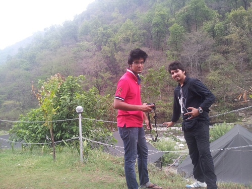 AbhishekMUsaini's profile picture. Neither left nor right, just Bigot!