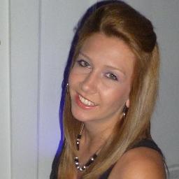 Netball Lover!!! Love my chocolate labs Marley, Tula and Fizz! xx The only way you can know, is to give it all you have!!