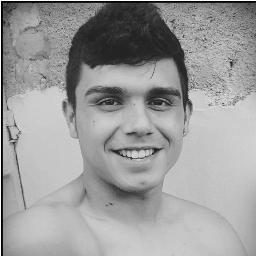 Tem inveja de mim... lamento por você. Me odeia porque sou o que você queria ser ♪