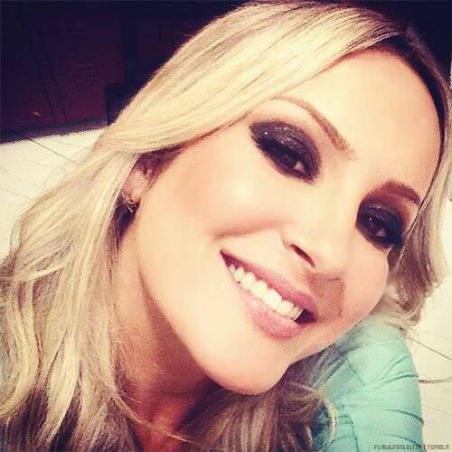 FÃ DA MELHOR CANTTORA DO UNIVERSO CLAUDIA LEITTE *----*
