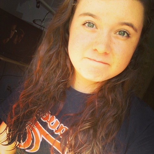 EmilyHe38570866's profile picture. Follow meee.