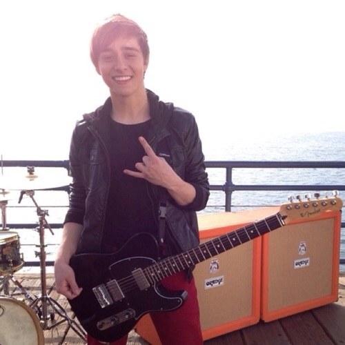 Musician/Songwriter/Producer/Dreamer in @BeforeYouExit. Last name (McDunna).