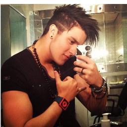 Saber amar é saber demonstrar, por isso me dedico totalmente a voc @luansantana, Presidente @P_Monique. @MarretaDenise seguiu. Sejam Bem Vindos ! since 27/01/12