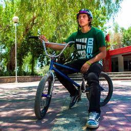 Rider profesional de bmx
Sponsor:winterbmx,Ibikesbmx,Bitches Clothing