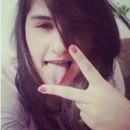 - Um sorriso não significa a vida que levo --'