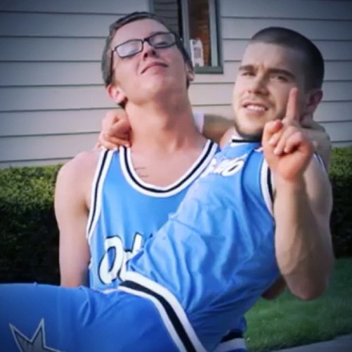 just a fan of rapper Froggy fresh and money maker mike, basketball champions and rappers, he dunks!
