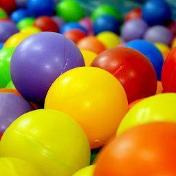 PiscinaPelotas_'s profile picture. La movida caraqueña se vive en la piscina de pelotas. Conducido por: @SolangeRomero_o @AndreinaDAraujo @DaniTorrealba_ @TheWalkingMaal y @BrendaNathalieY