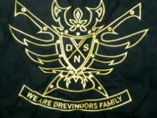 Berdiri diatas segala golongan! Don't Trust Anyone☺  #DNSCrew