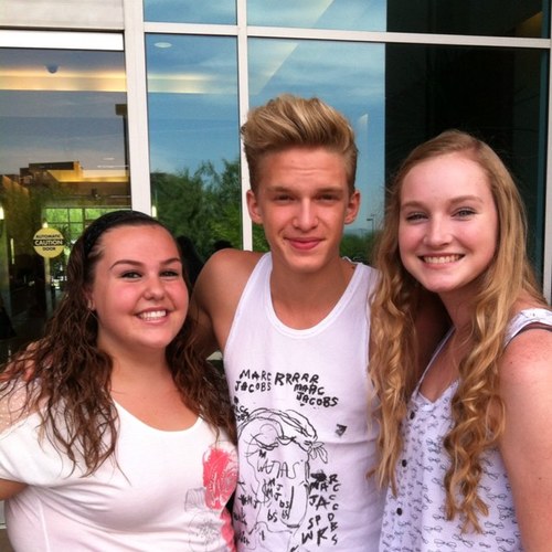 Kelsi, 16 yrs old, Phoenix. I've met Cody 11 times ❤ im not lucky im blessed :)