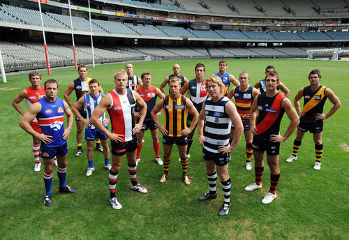 Follow us for the Latest #AFL Scores Quarter by Quarter! This is a fan made account and isn't associated with the Official @AFL.