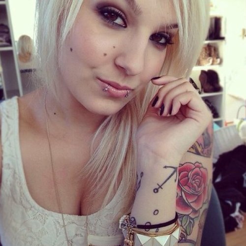 18+only! I love to tweet and RT pierced hotties for fun! KCCO