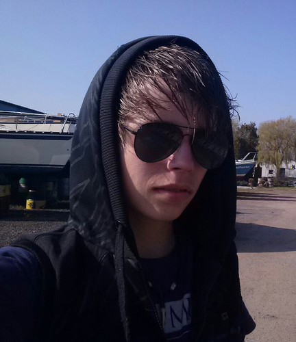 prive twitter acount, ik volg je aleen als ik je mag :) bands:-Asking Alexandria---black Veil Brides---Crown The empire---Pierce The Veil--- Bring Me The Horizo