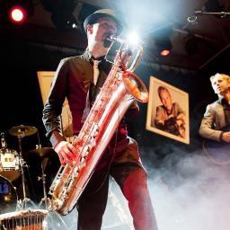 Musicerar i @tivolibla Har diagnosen Tvångsmässig ordvitsare. Twittrar privat (fast ni får läsa). Välfärdstekniker.
