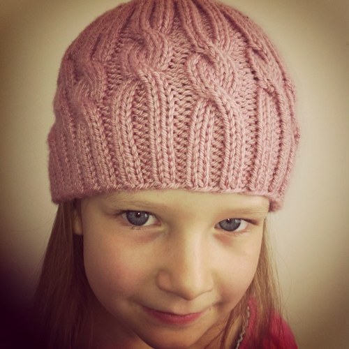 Mummy to Jasmine and Isabella, wife to Sam, knitter, spinner, and vampire girl