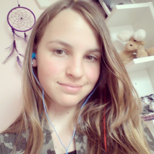 Horseriding is my life! Love my bff Elize, my friends, familie, horses and my cat♡