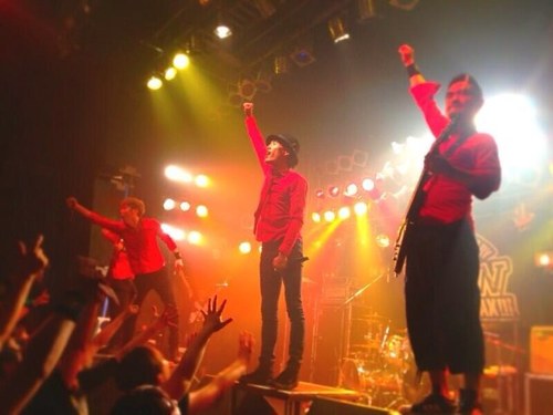 FLOW用の垢です！ 26ers、FLOWファンの方々とお話したいと思ってます！ 北海道のLIVE参戦してます！ (本垢:@0214IwaRyu)