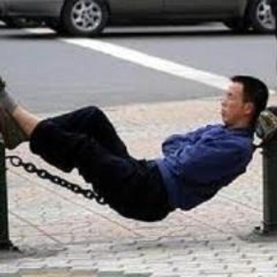 中国おもしろびっくり情報 中国では携帯電話の普及が進んでいるとはいえ 公衆電話もまだ必須アイテムです だけどデザインは100年先を進んでいます ドラゴンボールの世界にでてきそう T Co Vss29zxnmm