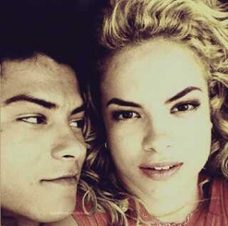 E se esse sonho um dia acabar , eu vou sempre estar com vocês ♥ Lua & Arthur Criado 26/09/11 Tumblr:http://t.co/P9l70JeLL6 @Viviannsg