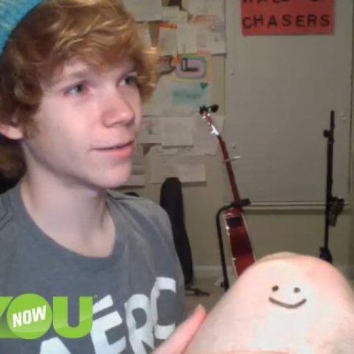 I live my life on the internet oh and im @chasegoehring's knee no big deal