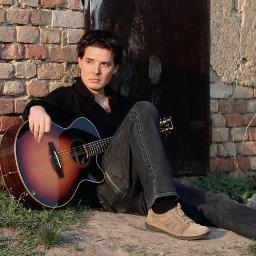 Singer/Songwriter, acoustic guitar music, official account of Emanuel Grand, Waiting out now! iTunes, Amazon, Spotify, Google Play