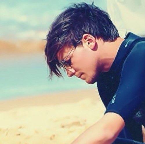 Real Louis Tomlinson.  Private account. My varified keeps getting hacked So I made this one.