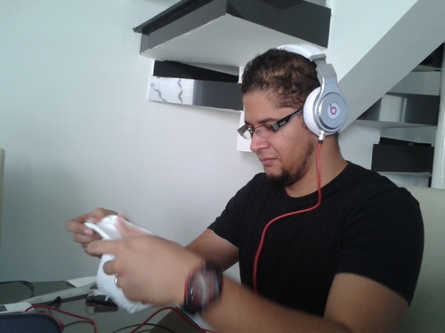 Cantante? Bajista? Medico? lol cada interrogante me hace sentir vamos hacia adelante... nos falta mucho aun! AMO A DIOS!