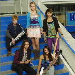 SAY IT LOUD LET'S MAKE SOME NOISE WE WANT Lemonade Mouth 2!!!