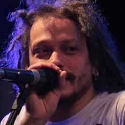 Vocalista da banda de rock de brasilia ROCAN.