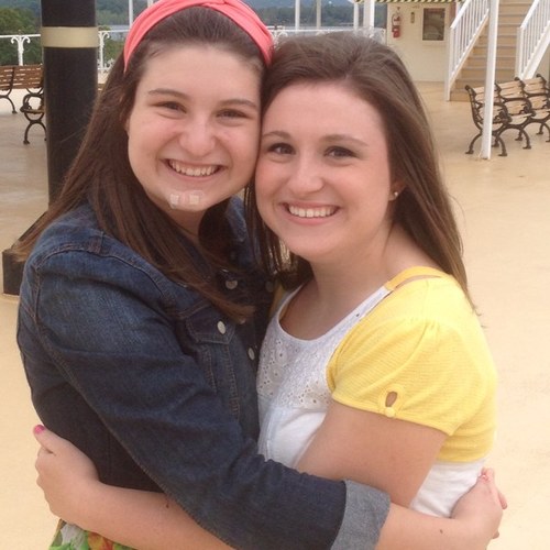 Love the LORD :)
Love my friends and family :)
Texas girl and have an Arkansas heart :)