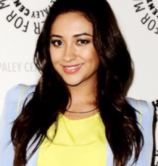 Ta source française sur l'actrice de PLL (Emily) et mannequin Shay Mitchell. Retrouvez ici toutes les infos, photos, vidéos etc..