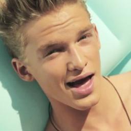 So @CSimpsonStories Is amazing and you should follow and yeah this account was inspired by them and i write fanfics.
