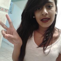 - Eu sonho pra esquecer a realidade,
prefiro pensar que tudo é possível ♪