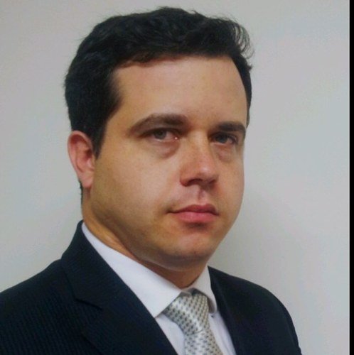 Advogado, sócio do escritório Maldonado Advogados Associados.