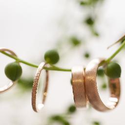 1er joaillier français labellisé Fairmined, Paulette crée des alliances, bagues de fiançailles et bijoux en or équitable. Retrouvez-nous sur @Paulette_Paris