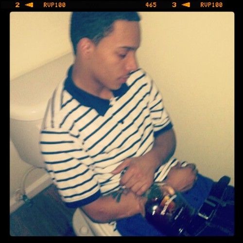 ..jbs onda block countin dirty cash.. ..while im livin young and learnin fast.. #LiveYoungLearnFast #theStruggle #theMOVEment