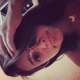 A menina cresceu , virou mulher , conheceu pessoas novas e te esqueceu , palhaço .. Follow *--*