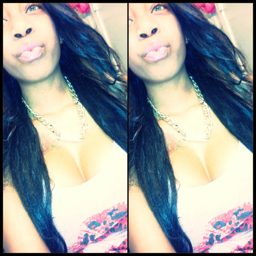Call me CeeCee, Model Affiliated $❤ 
Kik : adoreeCeeCee 
#Single
I follow Backk.