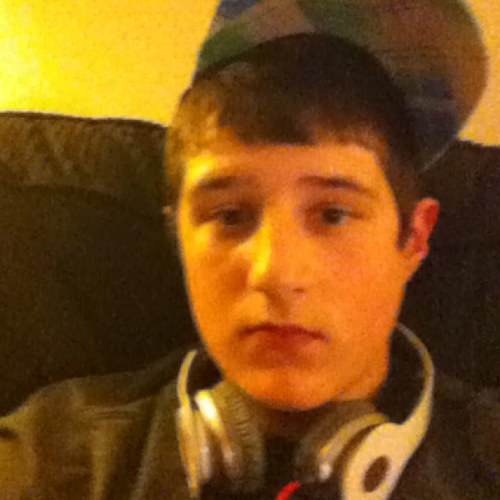 Im 14 like to play minecraft xbox 360 and love football.