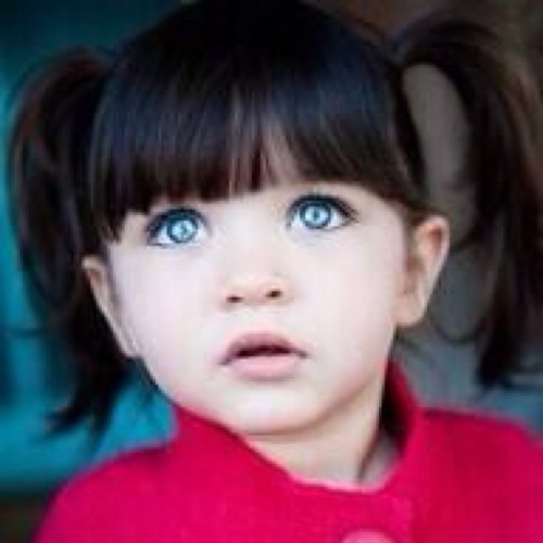 Hello! I'm Rosalie! Daughter of @PrettyMonster_ and @DF_RP1 I'm a vampire! And I love to cuddle with my daddy and mommy!