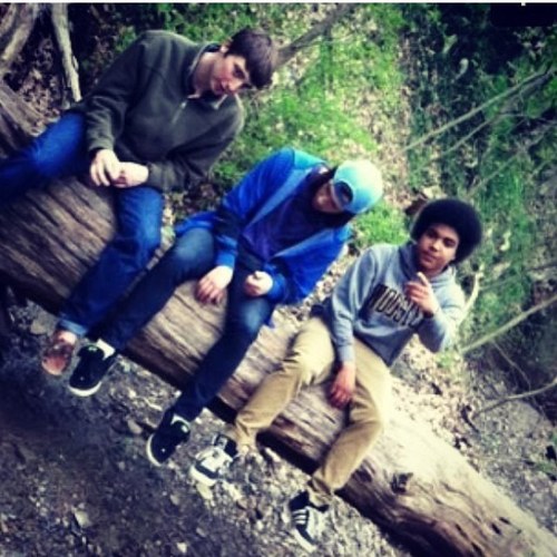 Just your average ATLien trying to make it. skater kid. Follow me i follow back.