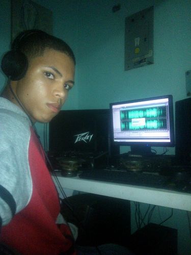 BRs!...Compania de Grabacion de sonido, Grabacion y edicion de video, Fotografias y edicion de fotos, Creacion de pistas y anuncios, Dj en vivo, luces y sonido.